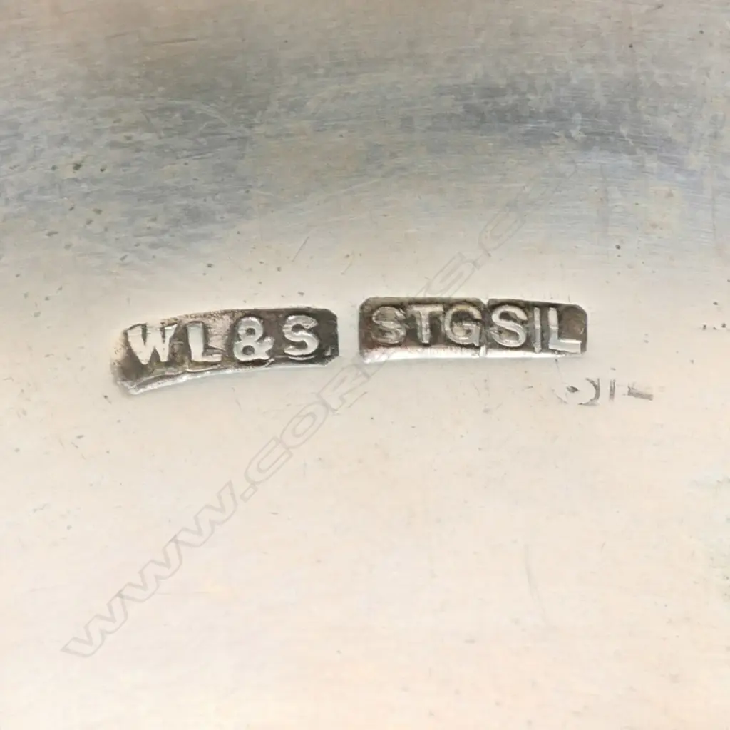 W. Littlejohn & Son (Wellington) silver napkin ring, Image 1++